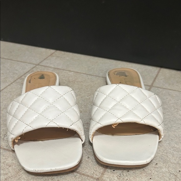Elegant White Quilted Slide Sandals - Picture 2 of 2